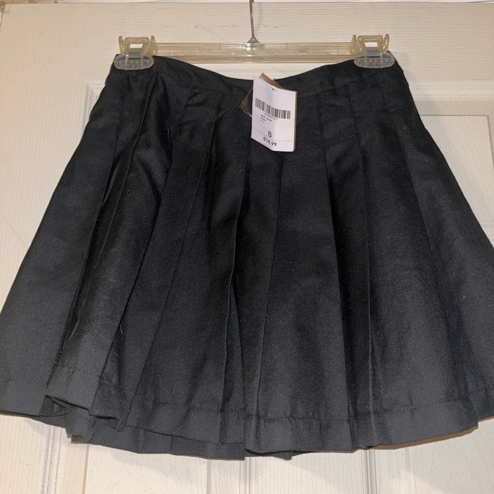 Forever 21 black pleated school girl mini skirt in small